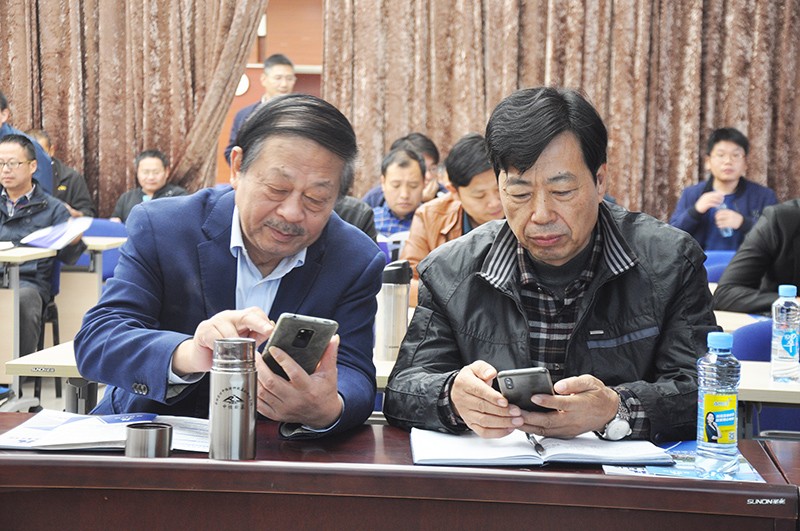 領(lǐng)導(dǎo)交流-.jpg