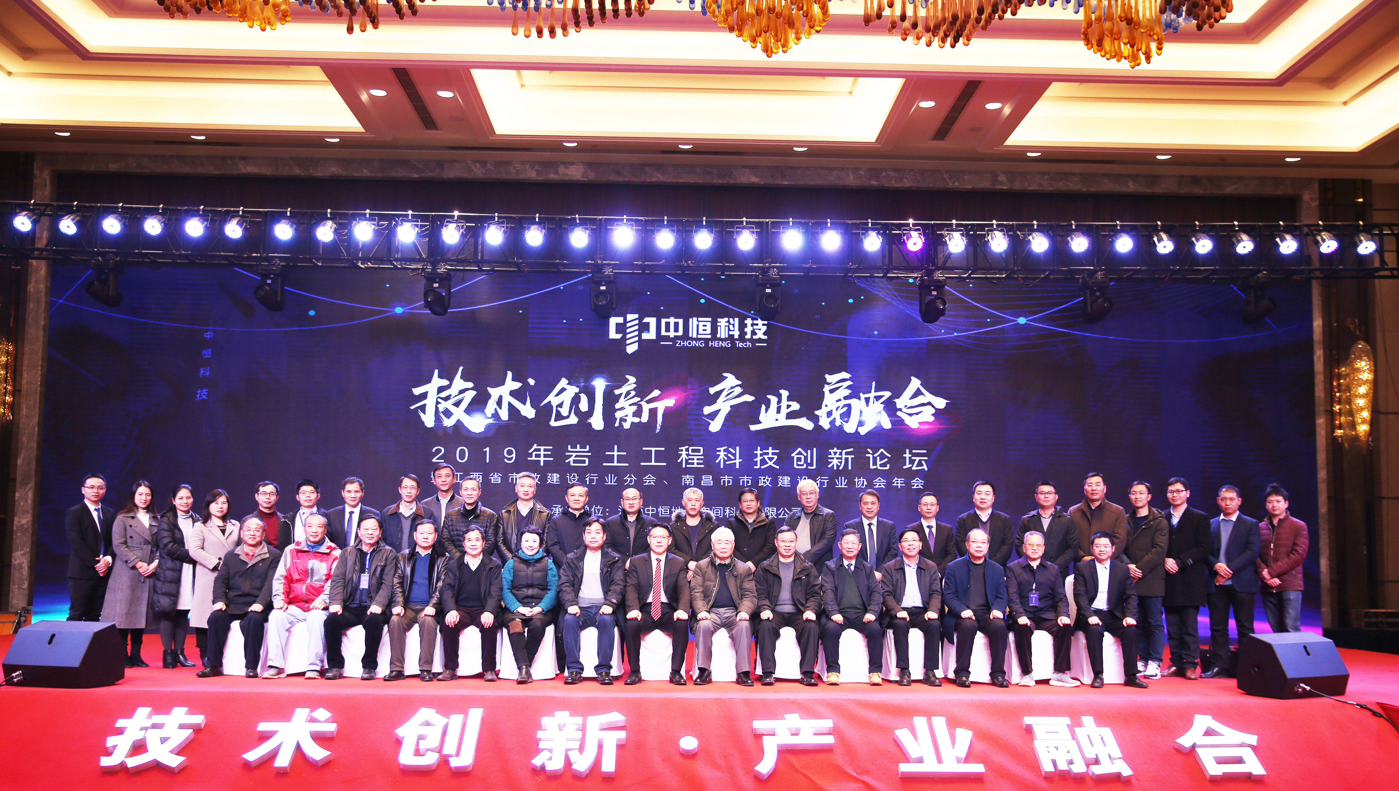 合影-網(wǎng)站.jpg